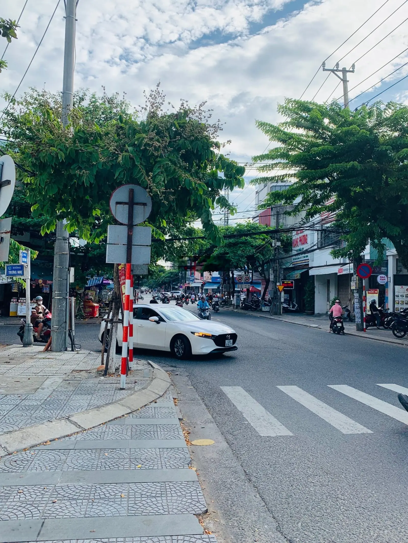 Bán gấp nhà 3 tầng ngang 7,5m MT Trưng Nữ Vương, đối diện trường học, cách sân bay 1km