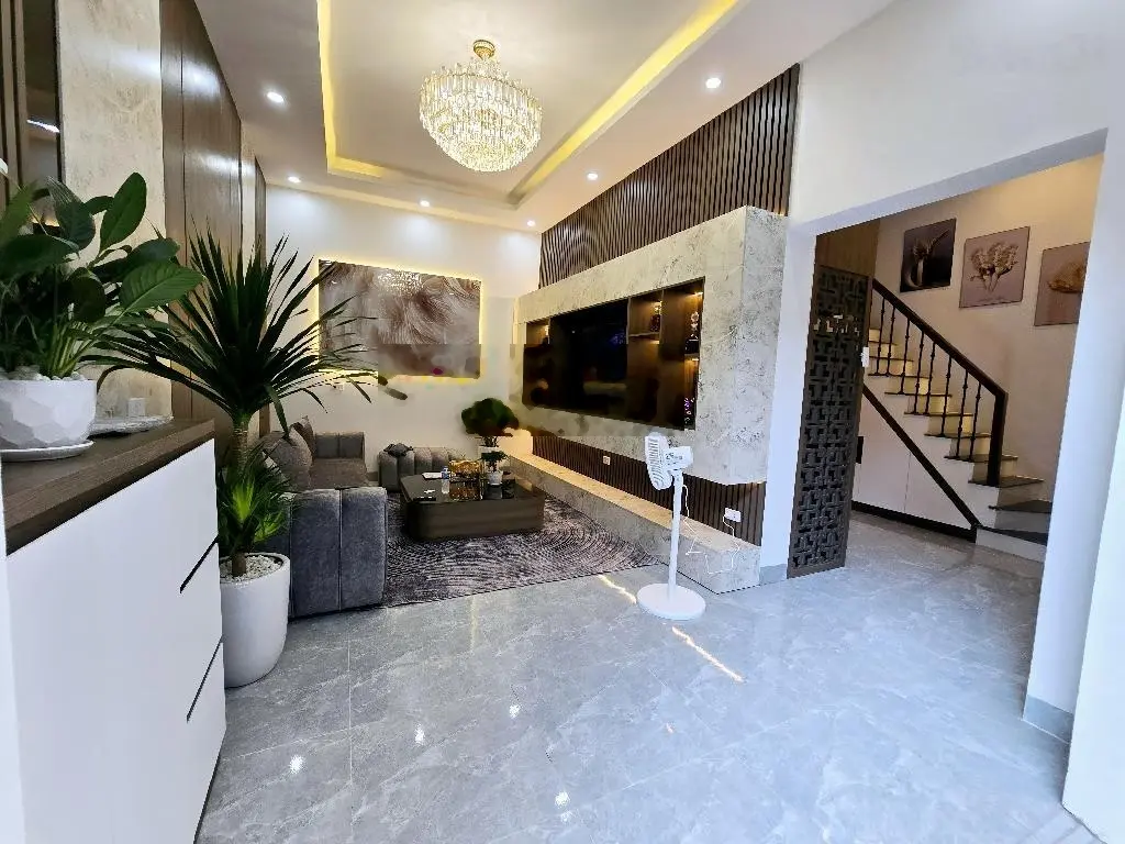Bán nhà phố 8/3 - Ô tô cách 40m - Trước nhà thoáng - 50m2 - 4PN. Giá: 8,5 tỷ. LH: 0779 548 ***