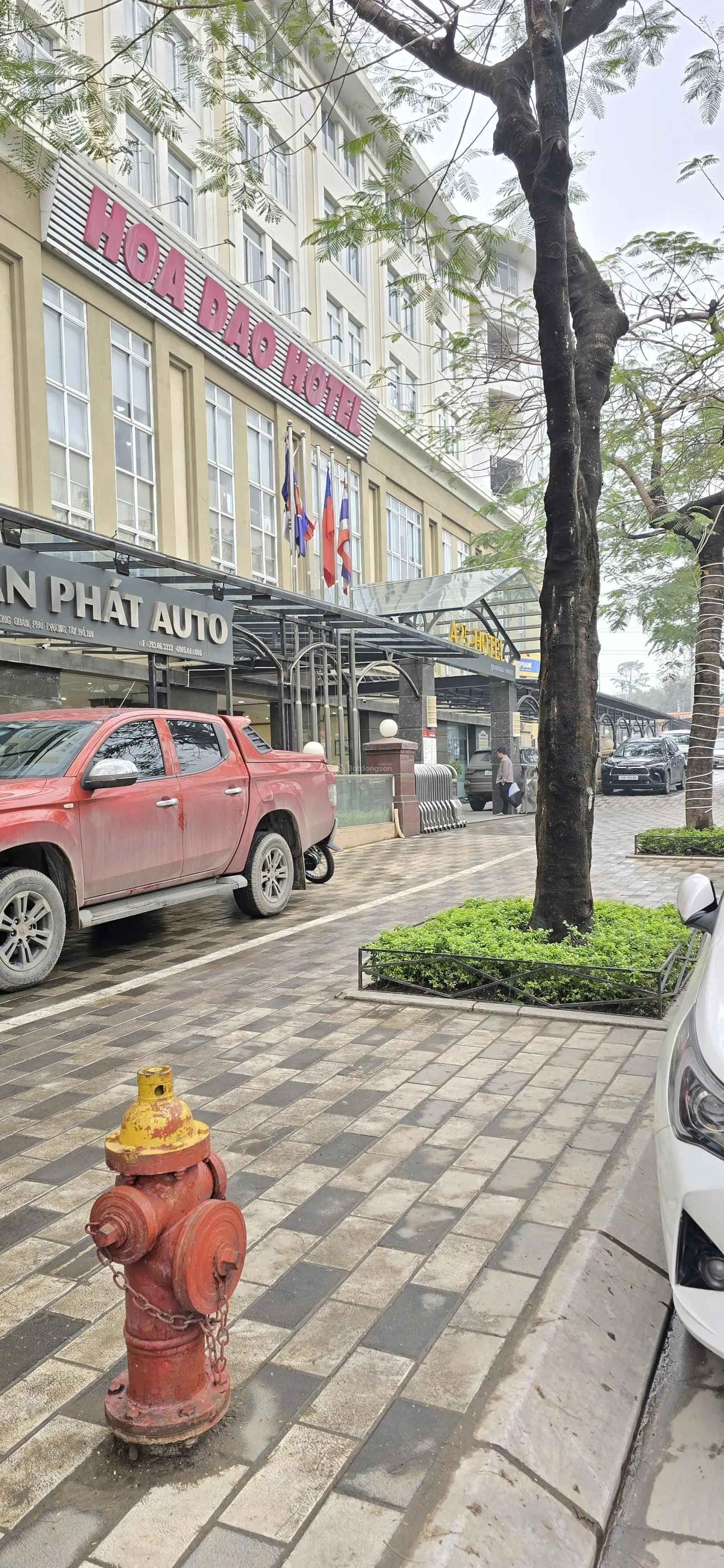 (giá đầu tư MT 14m) bán MP Lạc Long Quân - Tây Hồ 400m mặt tiền 14m vỉa hè rộng 6m đối diện Lotte