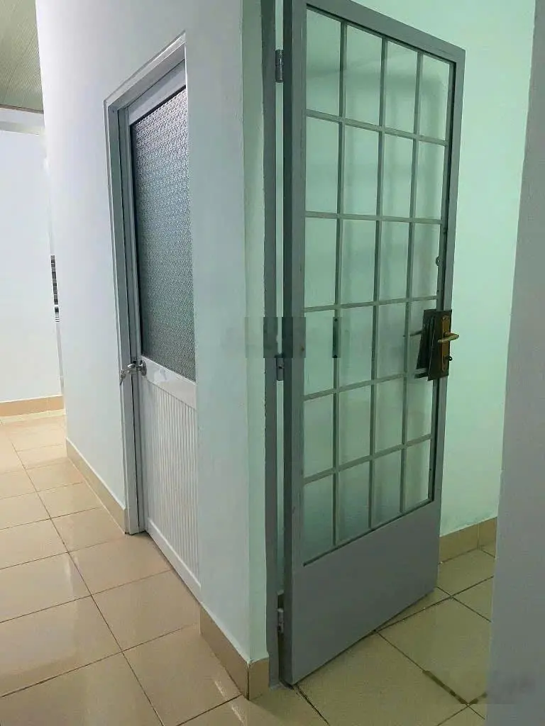Chỉ nhỉnh 50tr/m2 bán nhà C4 sổ riêng vuông mặt tiền rộng 5.5m ngay chợ Thủ Đức