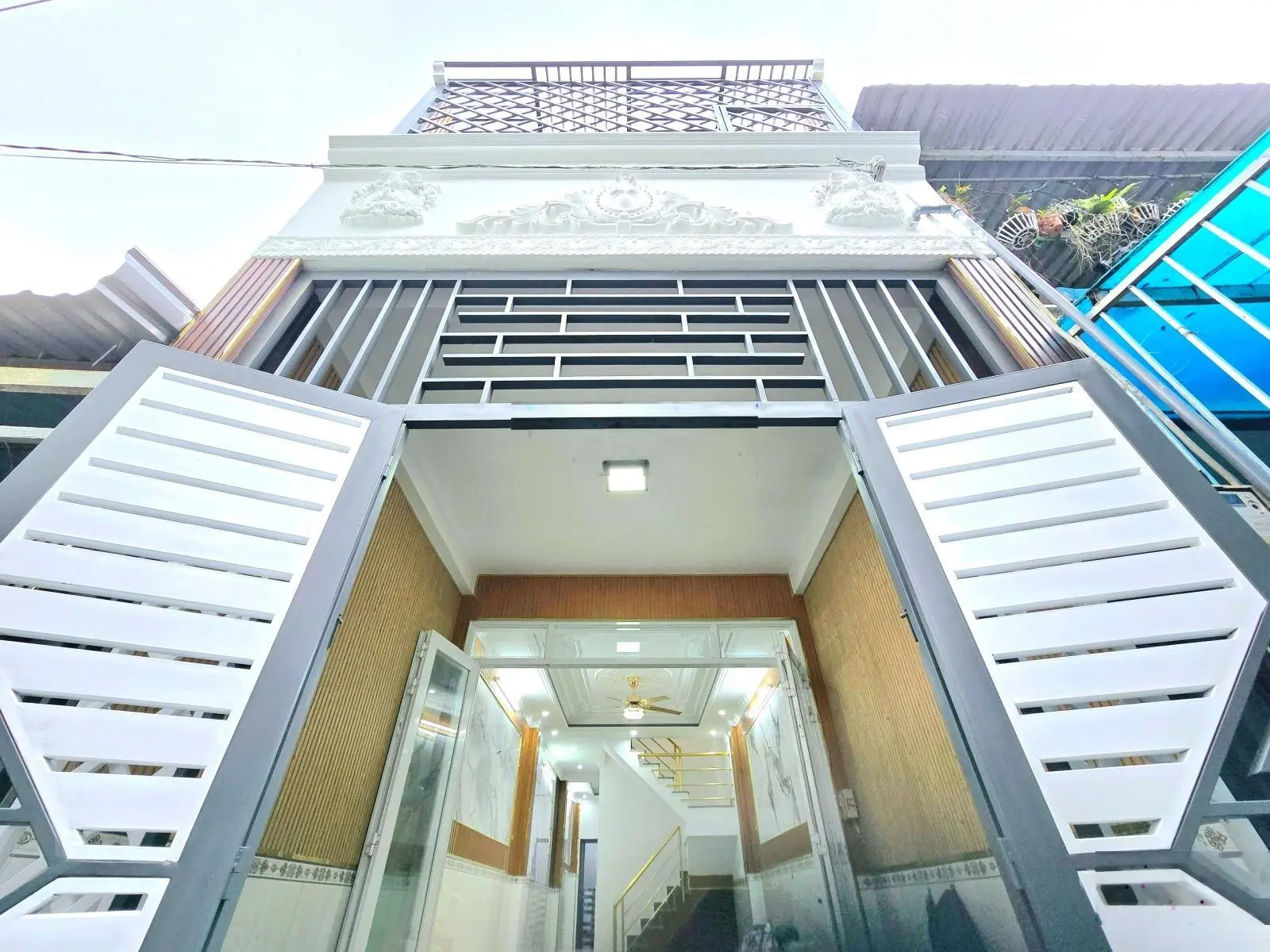 Bán nhà mới hoàn thiện, kề quận 7