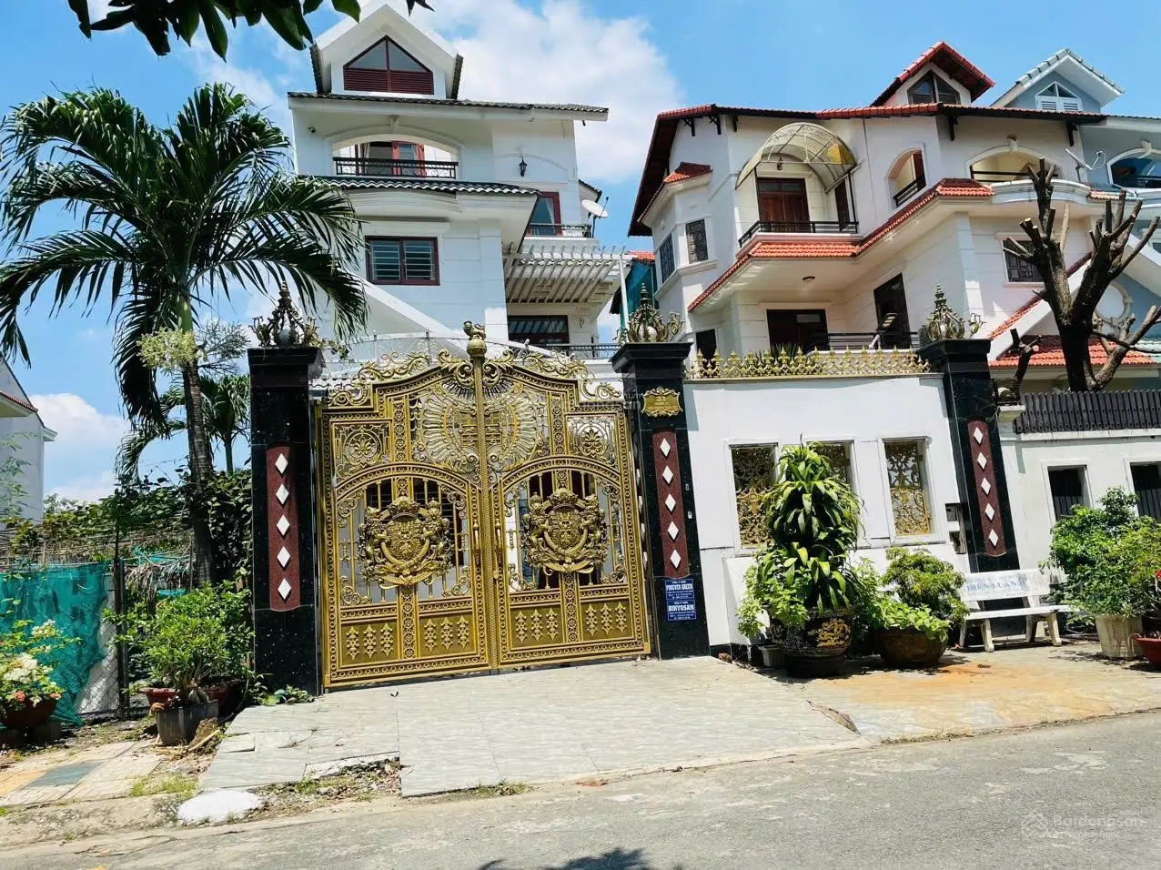 Siêu rẻ - Siêu Đẹp ! Bán biệt thự full GỖ ĐỎ, 200m2 ngang 10 vuông vức, KDC Gia Hòa, Đỗ Xuân Hợp