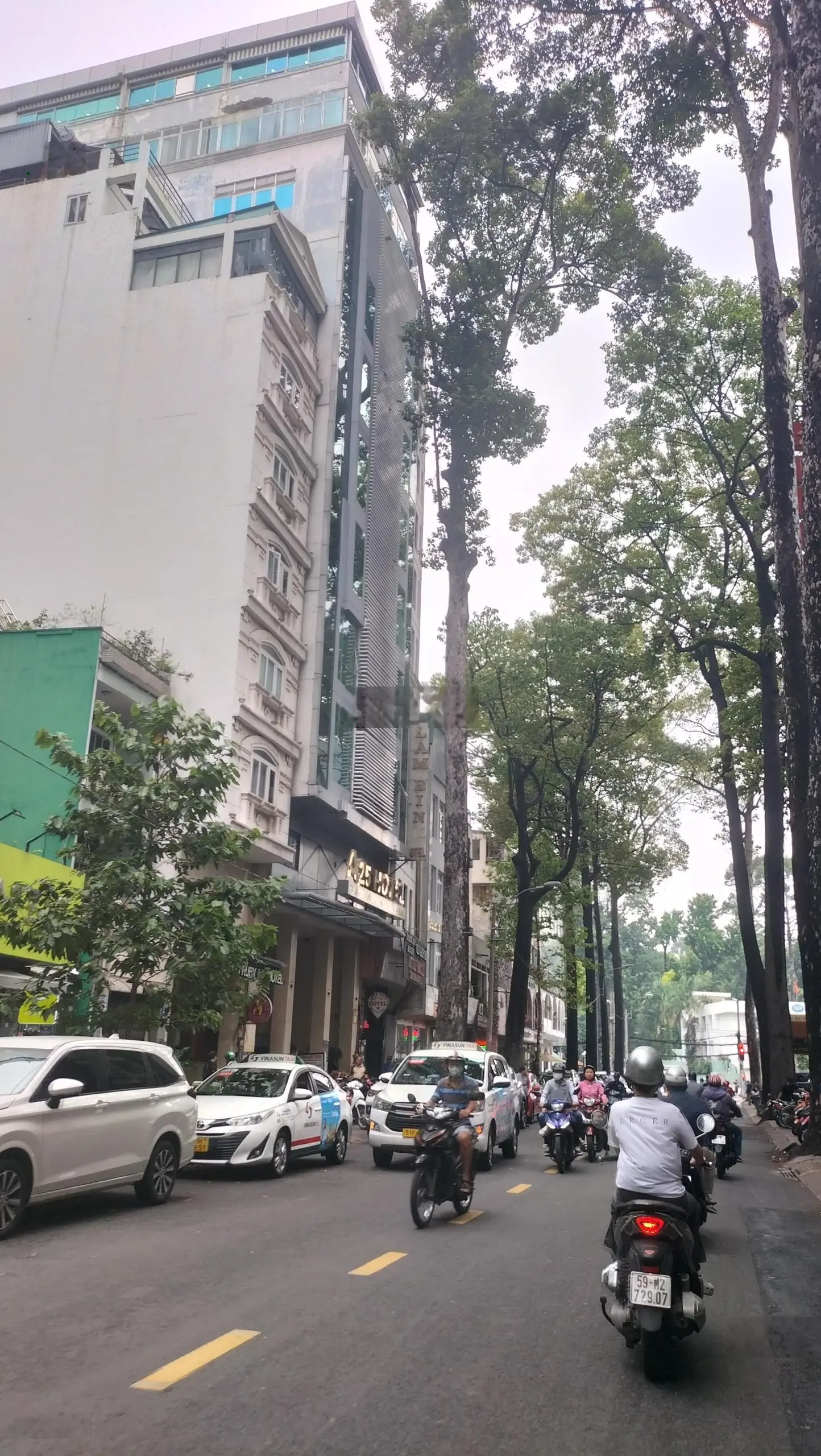 Bán nhà mặt tiền số 18 Bùi Thị Xuân Quận 1, DT: 5.3x33m, hầm + 12 tầng + 44 phòng, giá: 105 tỷ