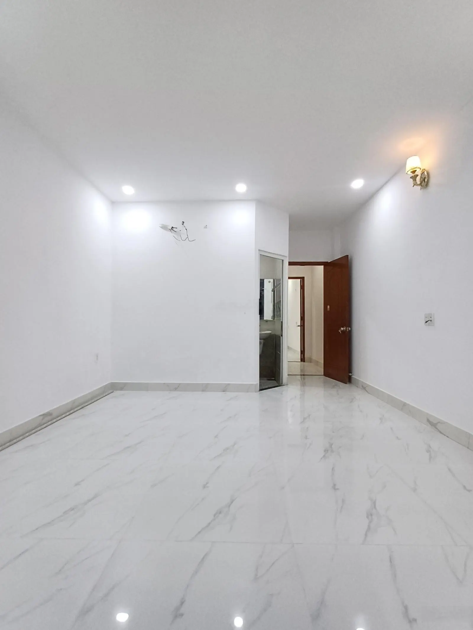 Nhà sân xe hơi 4m*17m - Tô Ngọc Vân - Ngã Tư Ga 2km - Phường Thạnh Xuân - Q12 - HCM