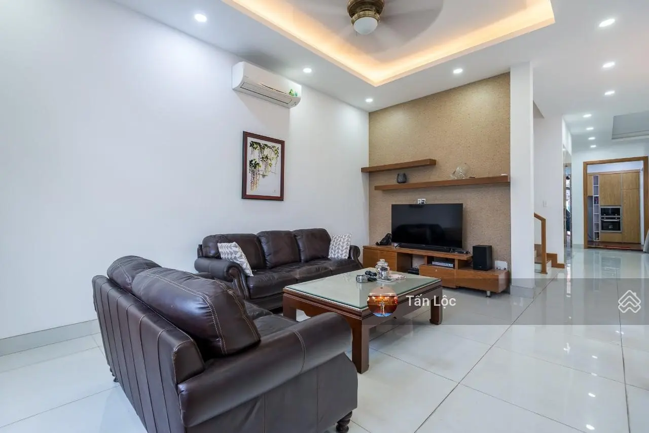 Bán biệt thự mặt tiền 204 Nguyễn Văn Hưởng, Q2. DT 10x16m 3 tầng áp mái giá chỉ 35 tỷ - Siêu đẹp