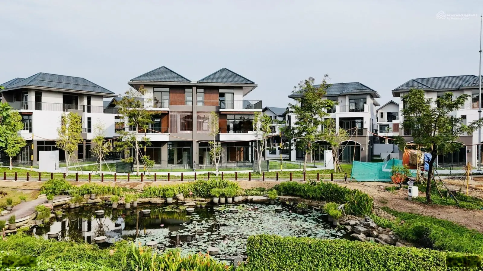 Cần bán căn Villa infinity view trực diện hồ 10x20m, KDT ID Junction Long Thành. LH 0931342525
