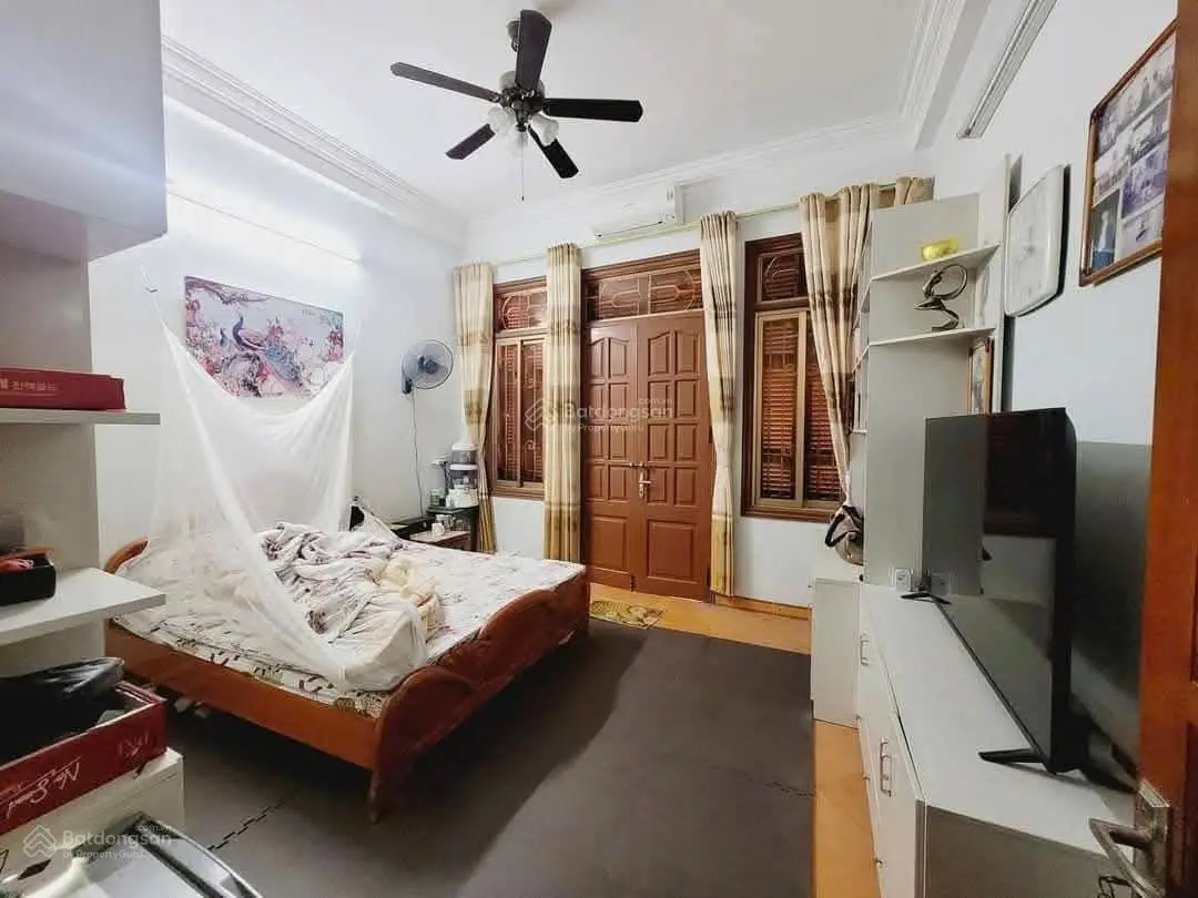 Bán nhà ngõ Tự Do 45m2, mặt tiền 5m. Ngõ thông, gần oto