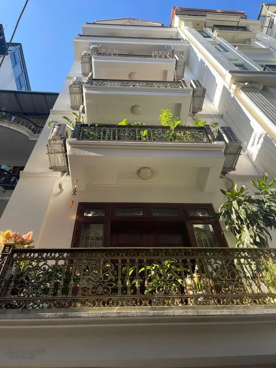 Chính chủ cần bán nhà phân lô Chùa Láng. DT 102m2x7 tầng thang máy. Dòng tiền tốt. Giá 35 tỷ