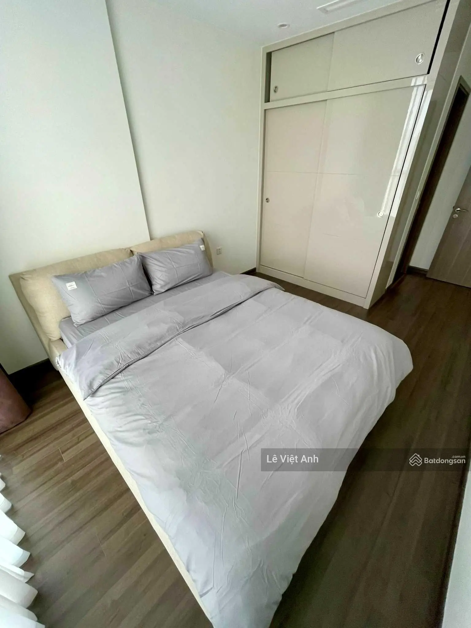 Bán căn hộ 2PN, 2VS - Vinhomes Symphony Riverside Long Biên, hướng Đông Nam, full nội thất hiện đại