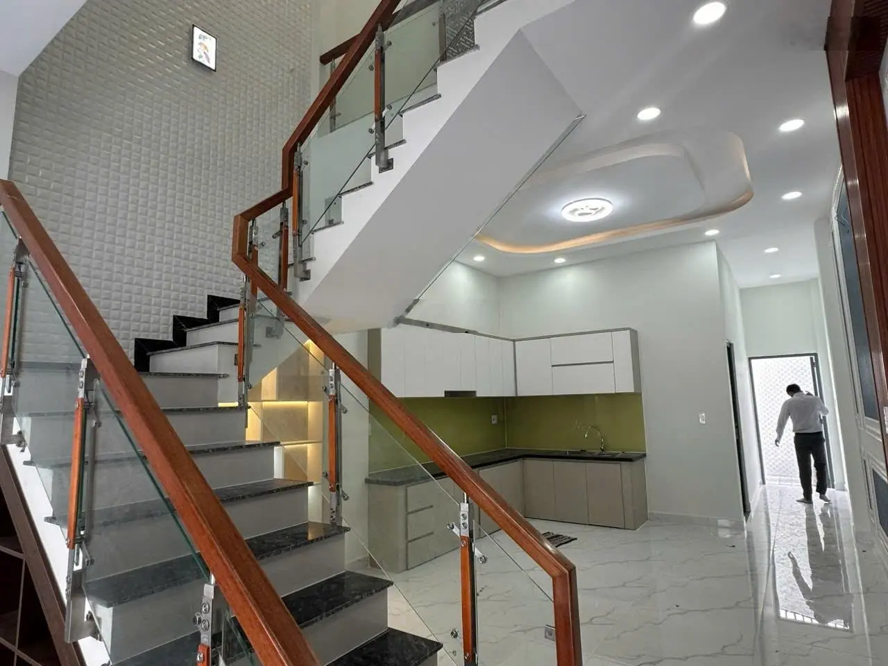 Bán nhà hẻm xe hơi khu công nghiệp Cầu Tràm, sổ hồng chính chủ. LH: 0776 790 ***