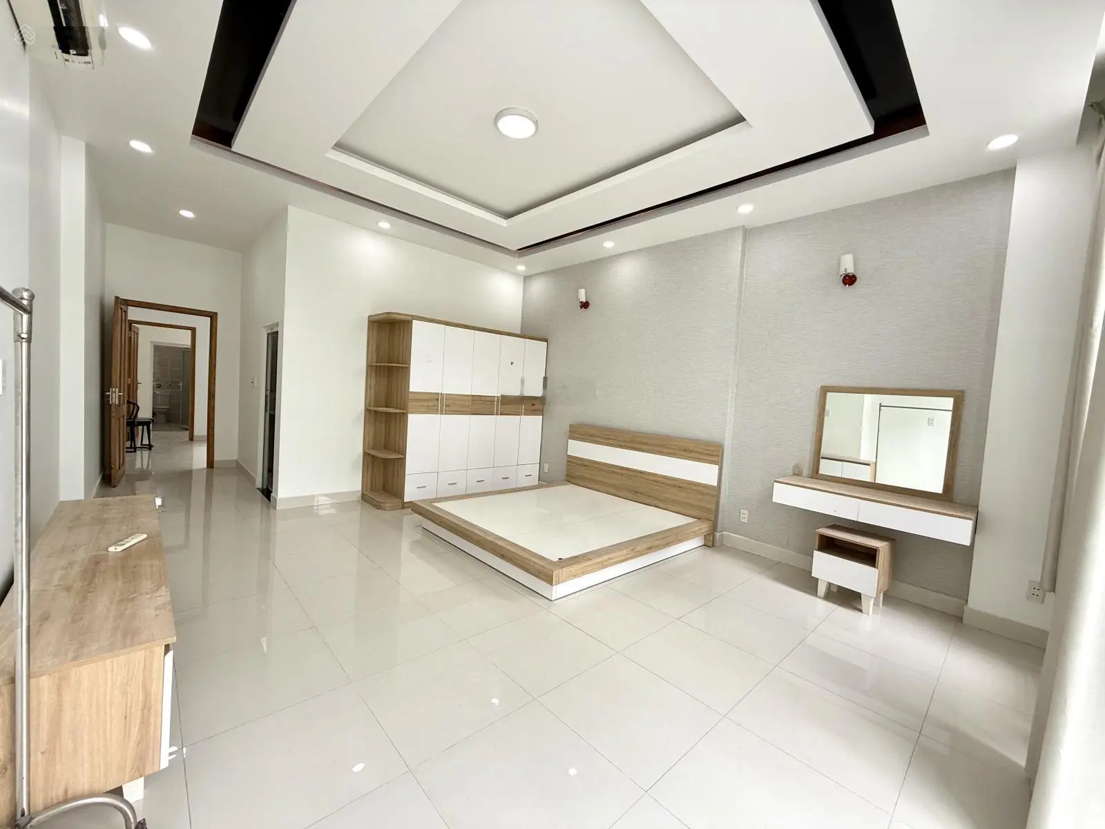 Bán nhà KDC Hiệp Thành 3, nhà 1 trệt 2 lầu 4 phòng ngủ, sân oto nhà đã hoàn công