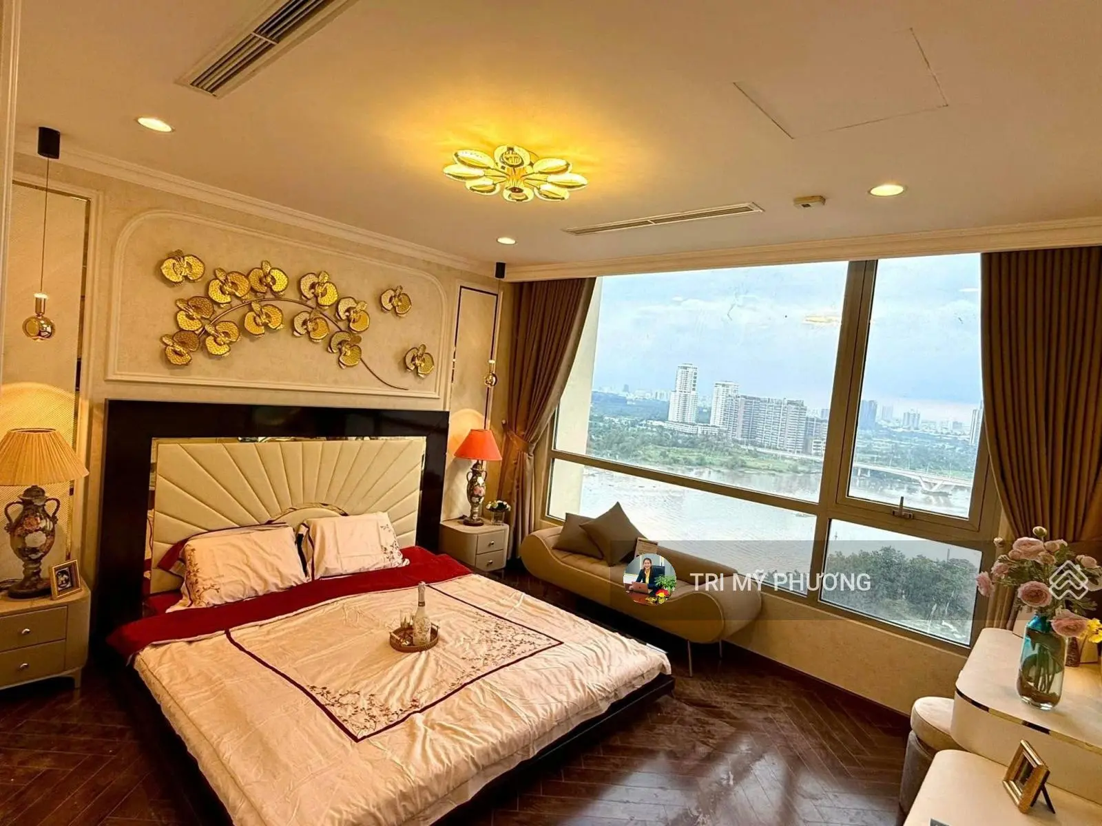 Đã có sổ hồng - vinhomes central park - chính chủ bán nhanh căn 3pn + rộng 135m2 + full nội thất