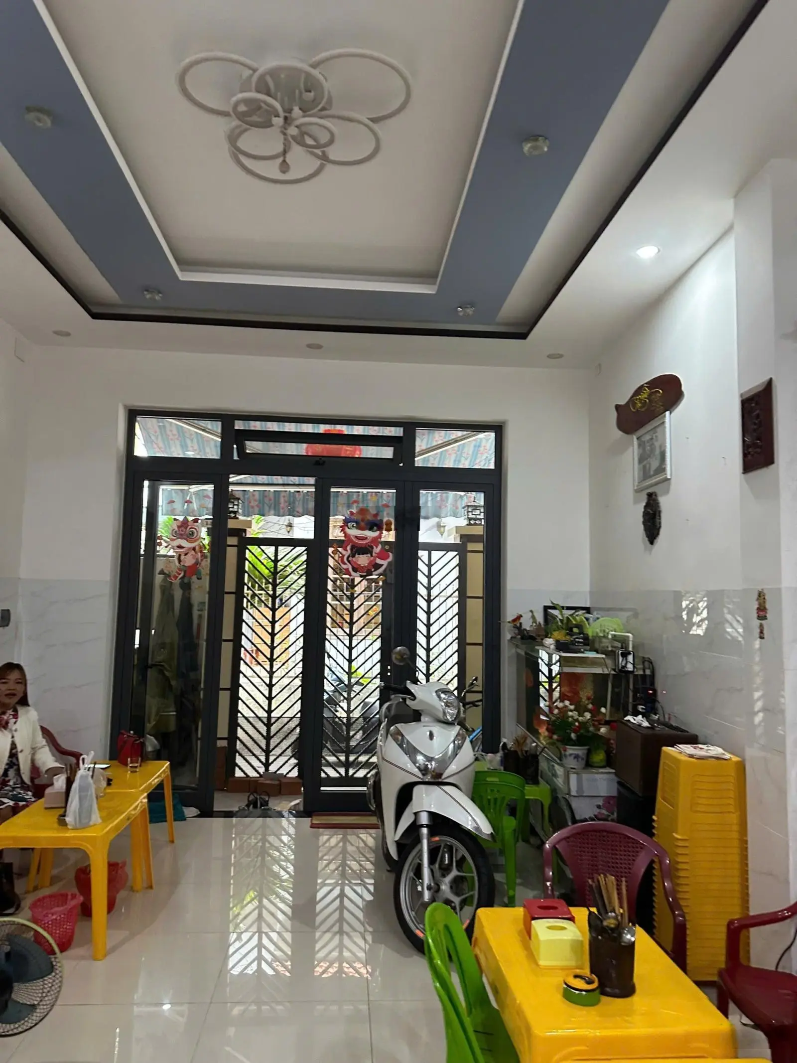 Sụp hầm nhà 3 tầng mới xây thiết kế hiện đạicách sân bay 500 đường Lê Đình Lý TT Hải Châu Đà Nẵng