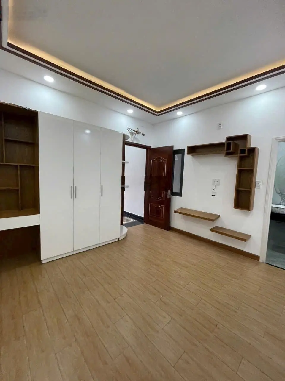 Vợ chồng tôi bán nhà Điện Biên Phủ-Q10, gần Vincom 3tháng2. Giá 3tỷ970/86,6m2 đang cho thuê 28triệu