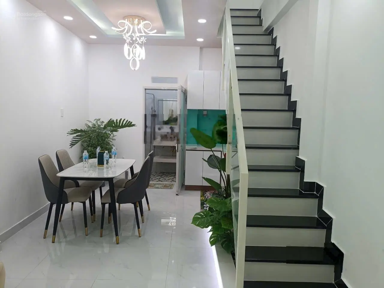 Rao bán căn nhà Hồ Thành Biên P4 Quận 8 Giá 1tỷ680 30m2. sổ hồng riêng, nhà mới