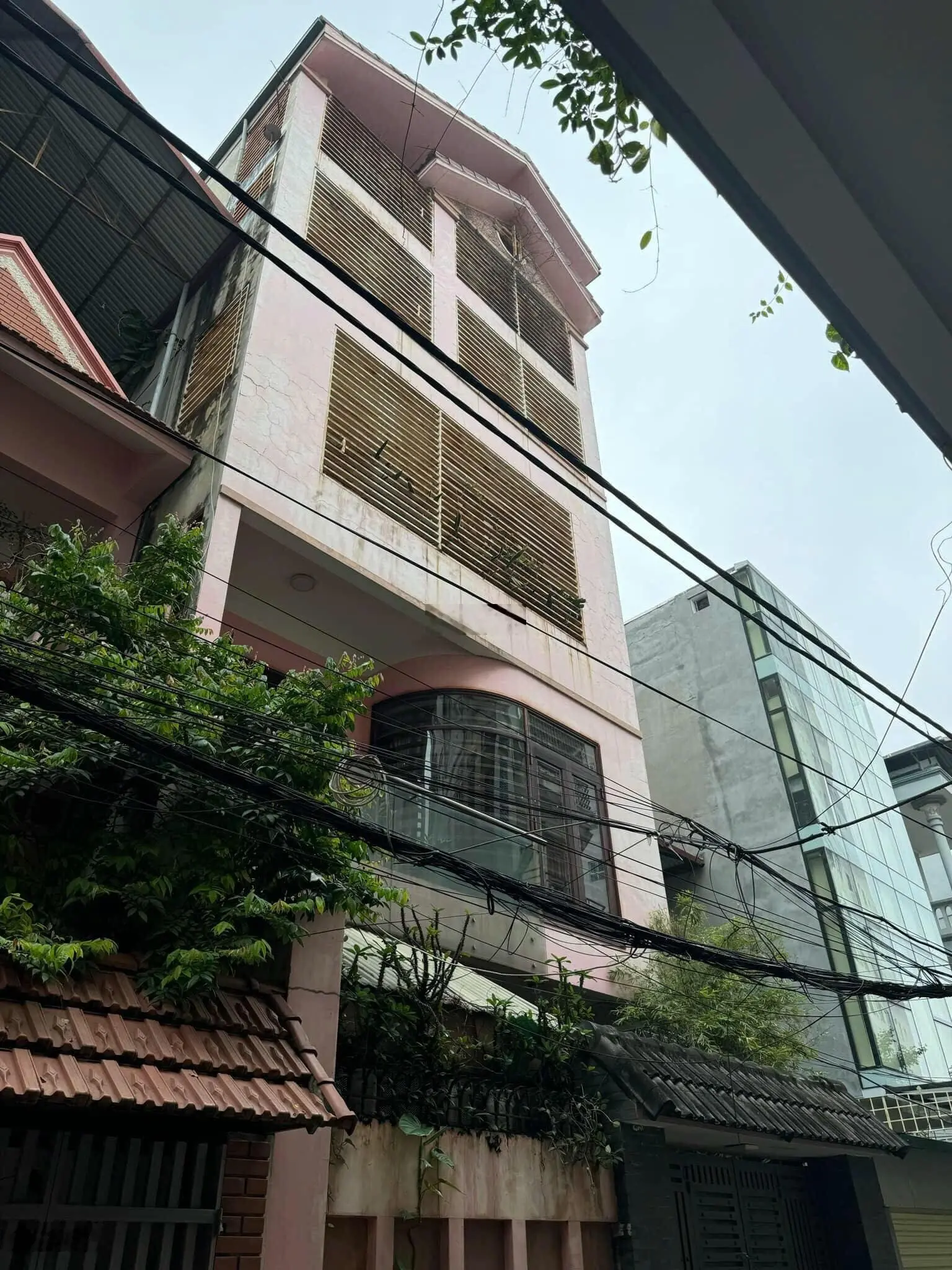 Chính chủ bán nhà phố Định Công Thượng, Hoàng Mai diện tích 135m² 5 tầng giá 29.7 tỷ.