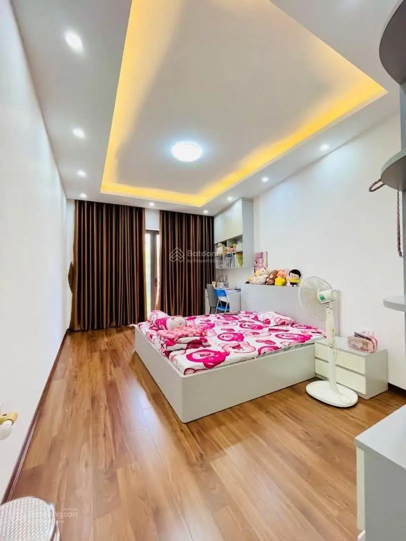 Nhà đẹp cực hiếm phố minh khai, ô tô qua nhà ngõ thông kinh doanh tốt, lại gần ô tô tránh