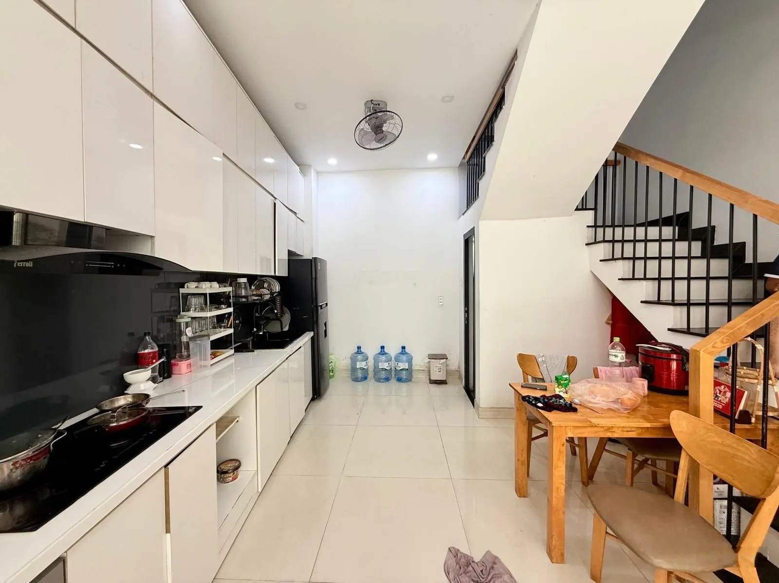 Chủ gấp bán trong tuần nhà đẹp nở hậu gần ngay sân bay, 5 tầng giá chỉ 8.199 tỷ thương lượng chủ.