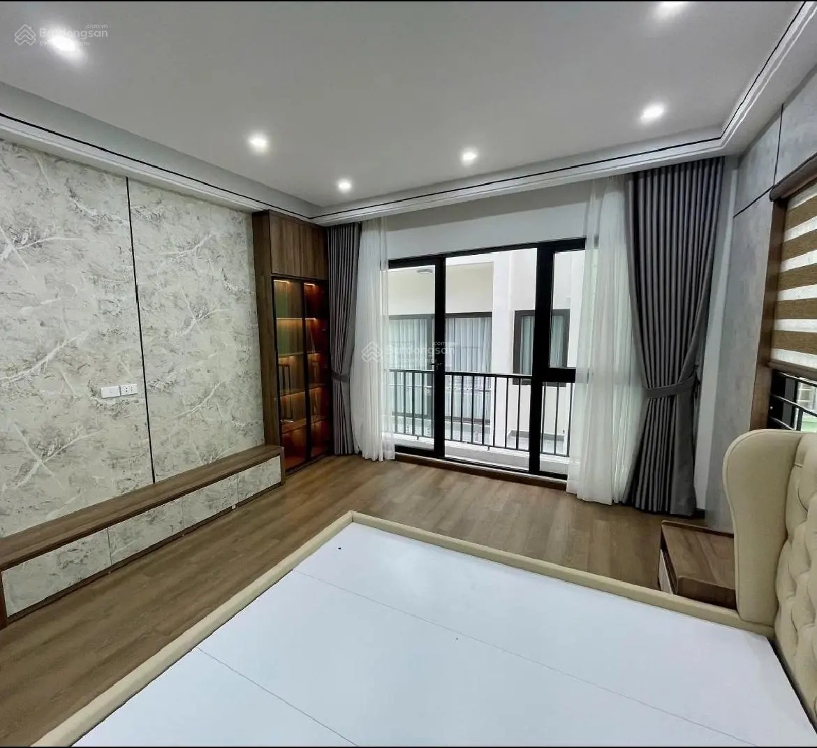Nhà hoàn thiện lô góc ánh sáng ngập tràn full nội thất đẹp long lanh 7 tầng thang máy