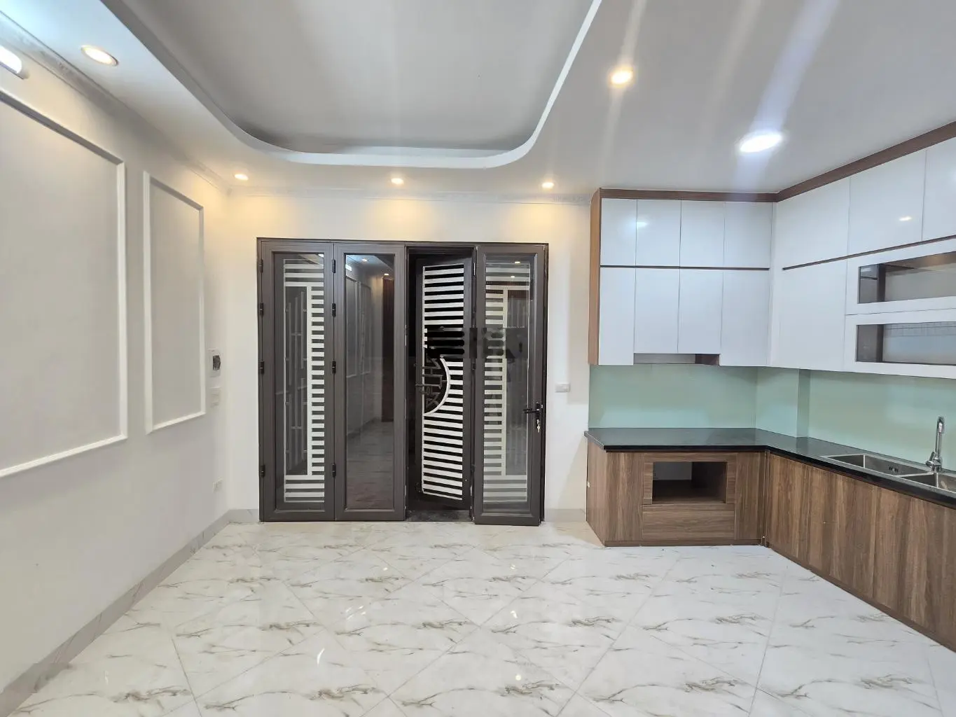Nhà Đông Thiên, gần ô tô, 35m2 5 tầng nhà mới, giá 5.85 tỷ