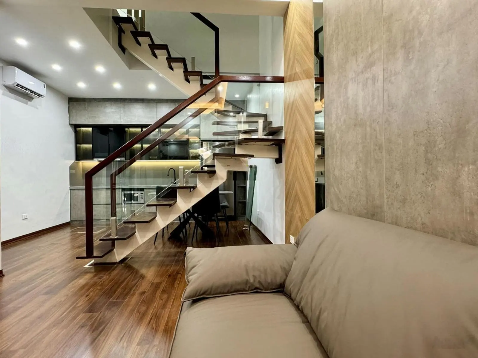Bán NR 60m2 tại Chùa Láng, Đống Đa, HN, giá cực chất 18 tỷ VND