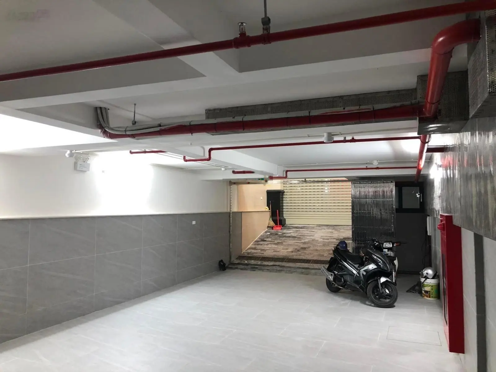 Phố Thành Thái, công viên, toà building 9 tầng, hầm, ô tô kinh doanh, VP, ở sướng, 105m2*MT 5.6m