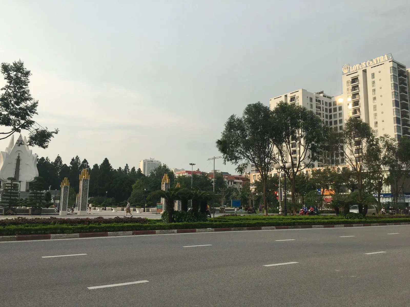 Cơ hội có 102 mua nhà nhìn tượng đài công viên trung tâm nhất thành phố Bắc Ninh