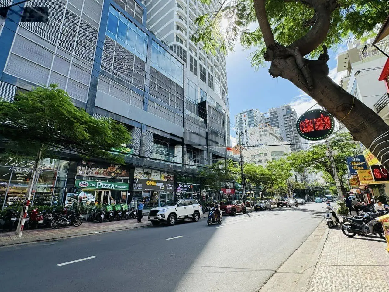 Chính chủ bán nhà Nguyễn Thị Minh Khai ngay chợ đêm, đối diện Panorama