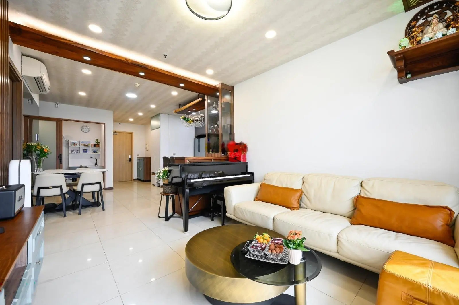 Chủ nhà cần tiền gấp bán nhanh căn Âu Cơ Tower 3 phòng ngủ chỉ 3.2 tỷ, sổ hồng. LH: 0933 813 ***
