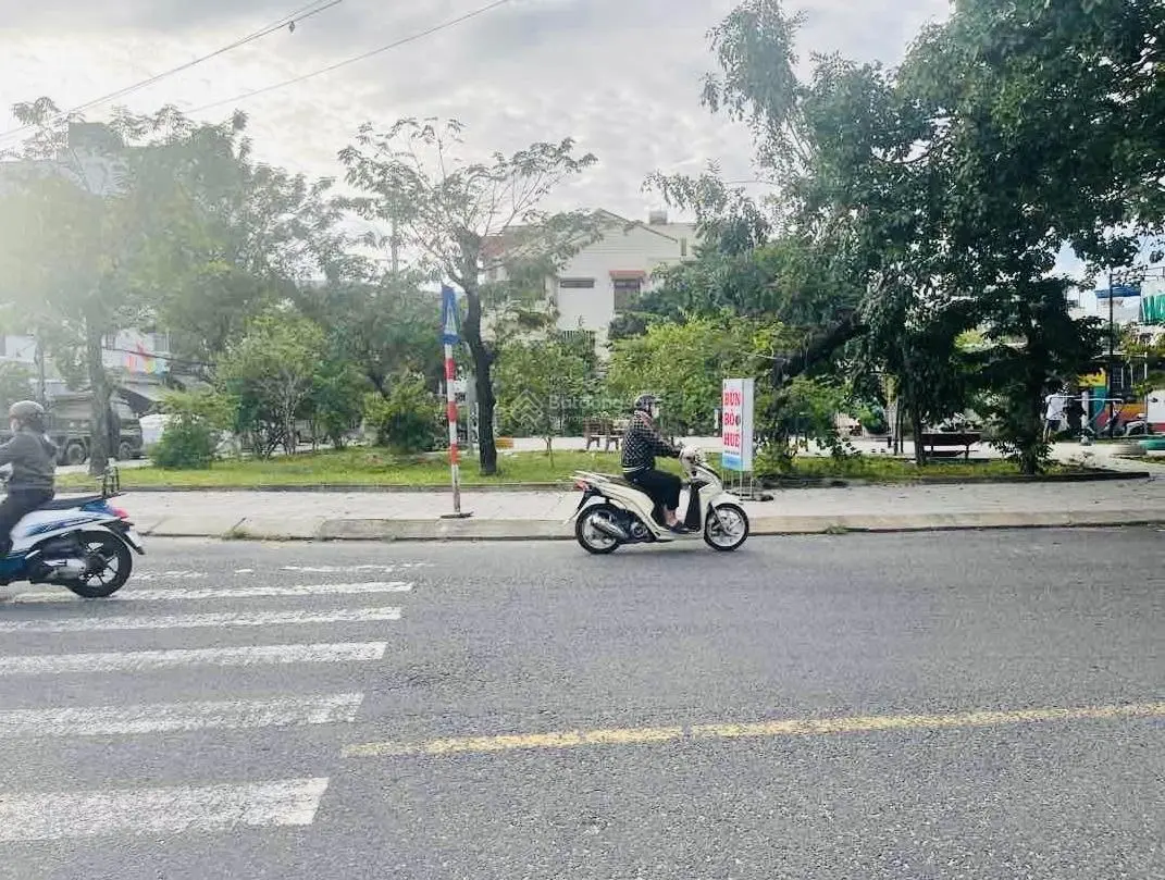 Bán cặp chính hữu 275m2 ngang 11m - kề gốc Nguyễn Công Trứ - đối diện công viên - giá hơn 30 tỷ