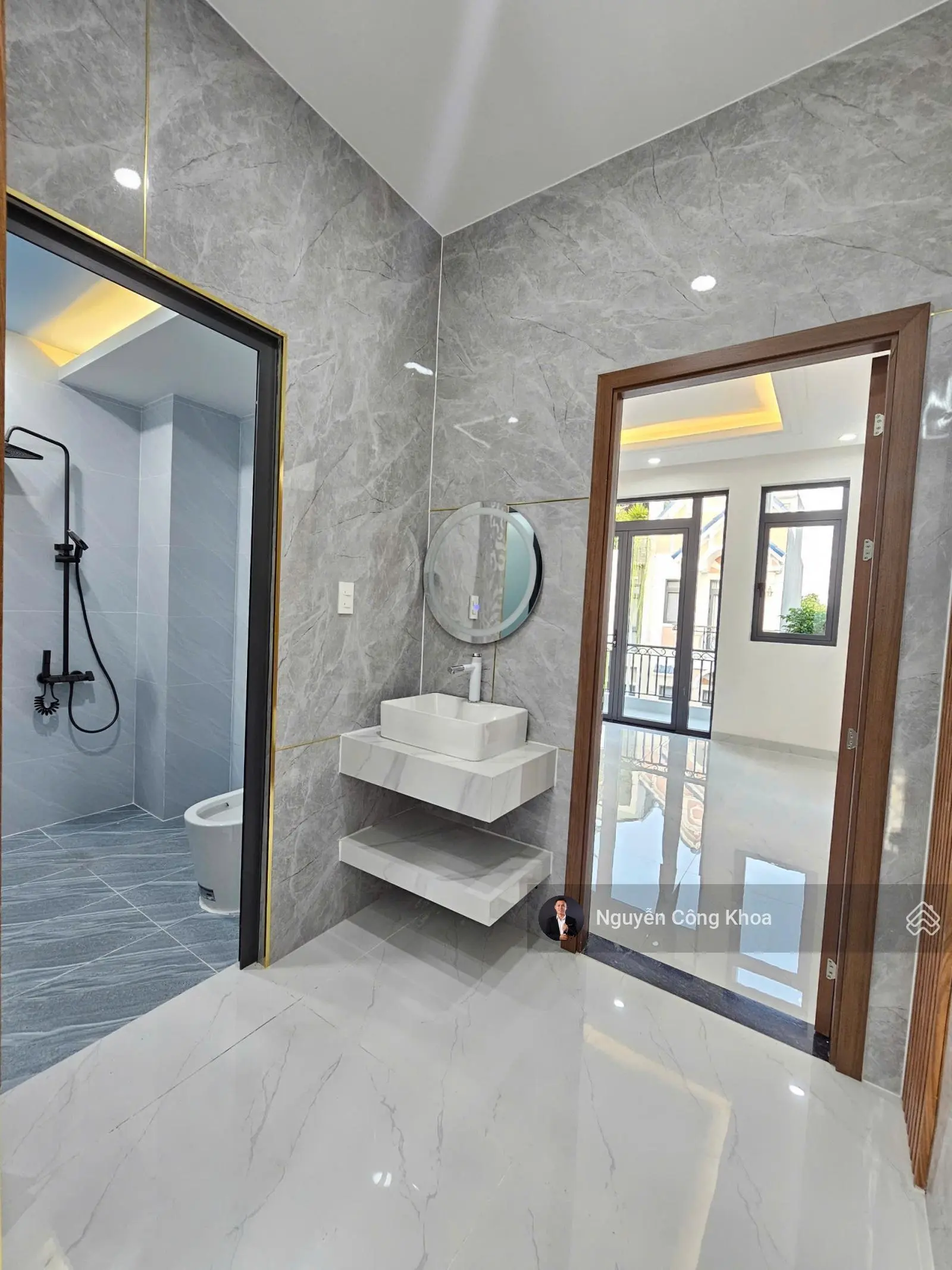 Bán nhà đúc 3 tấm mẫu hiện đại, sân ô tô, 4 phòng ngủ, đầy đủ nội thất, KDC P. Bình Chuẩn, Thuận An