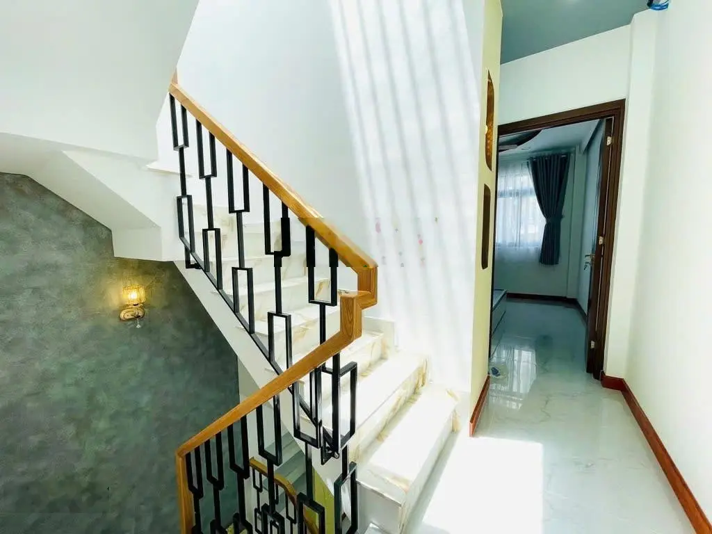 Em có căn nhà MỚI, ĐẸP cần bán _ Ngay Ngô Gia Tự, Quận 10 _ (3,5 x 11) CHỈ 8,2 tỷ