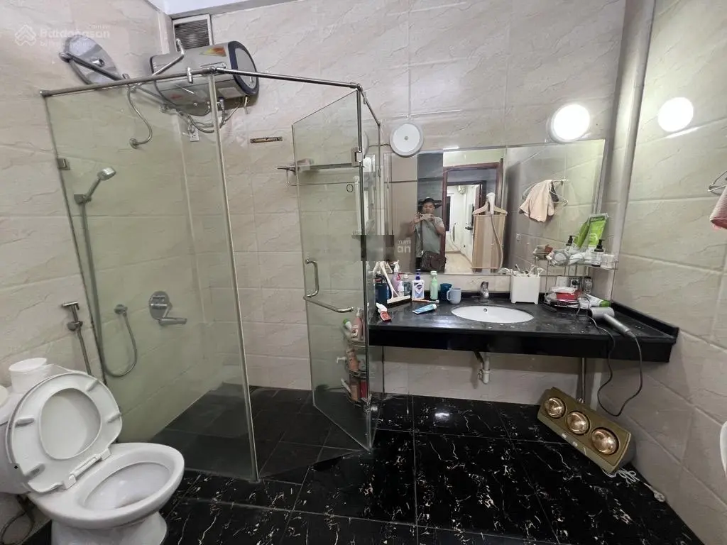 Nhà mới đẹp ở phố Minh Khai ngõ rộng nông 30m2, 6 tầng, 6 tỷ mốt