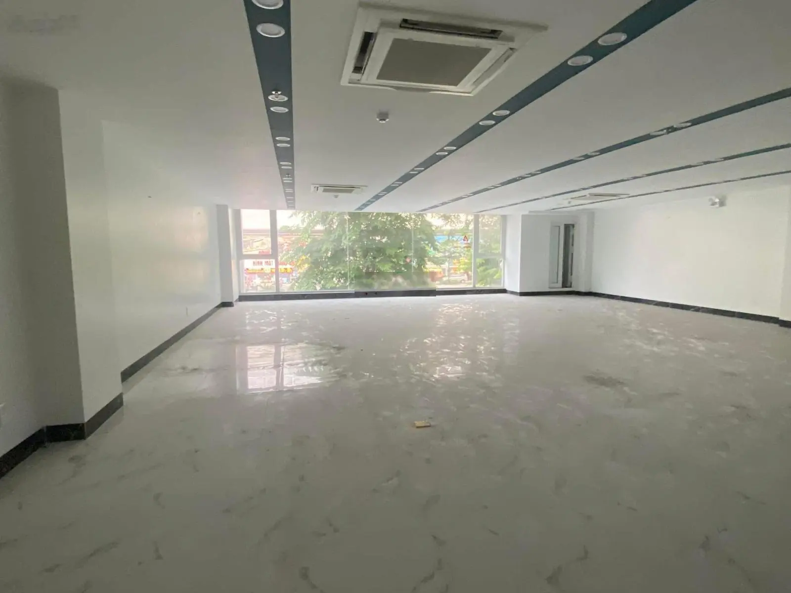 Hạ Sốc 8 Tỷ Bán Gấp Toà Văn Phòng Mặt Phố Phạm Văn Đồng Cầu Giấy, DT 167/200M 10T MT 10M Giá 120Tỷ.