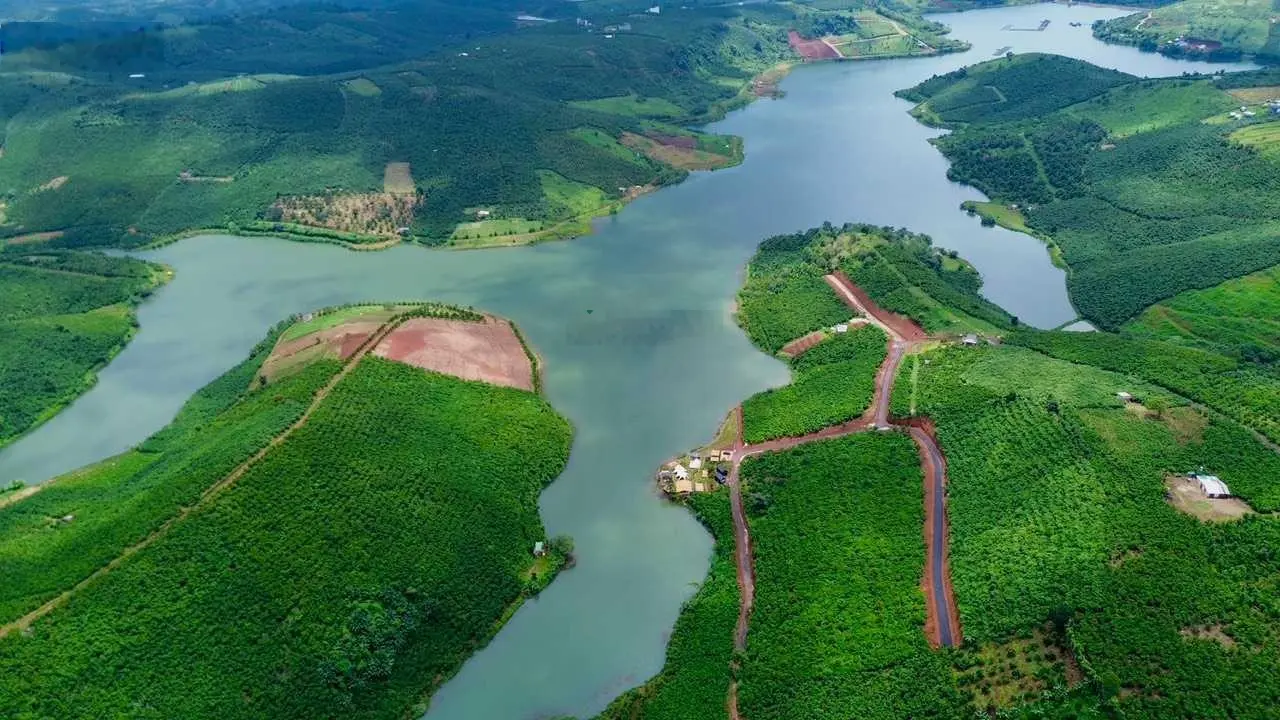 Đất chính chủ cách ĐT 725 2km mặt view hồ Đắk Long Thượng, chỉ 1,1 tr/m2