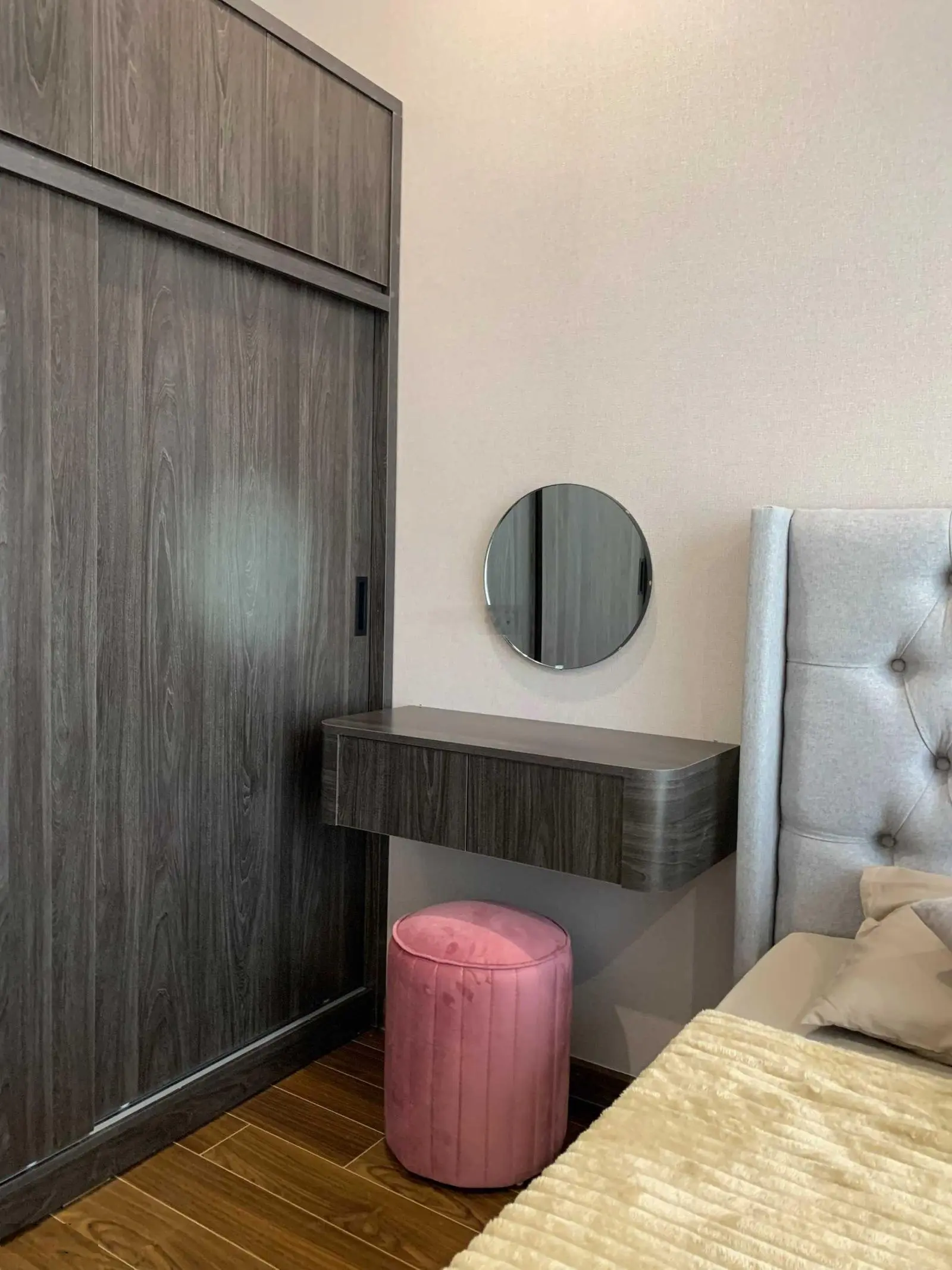 Hot chỉ 4,6 tỷ sở hữu căn 2n2vs + tòa A Masterise, ban công TN view hồ thoáng mát, 63m2 sở hữu ngay