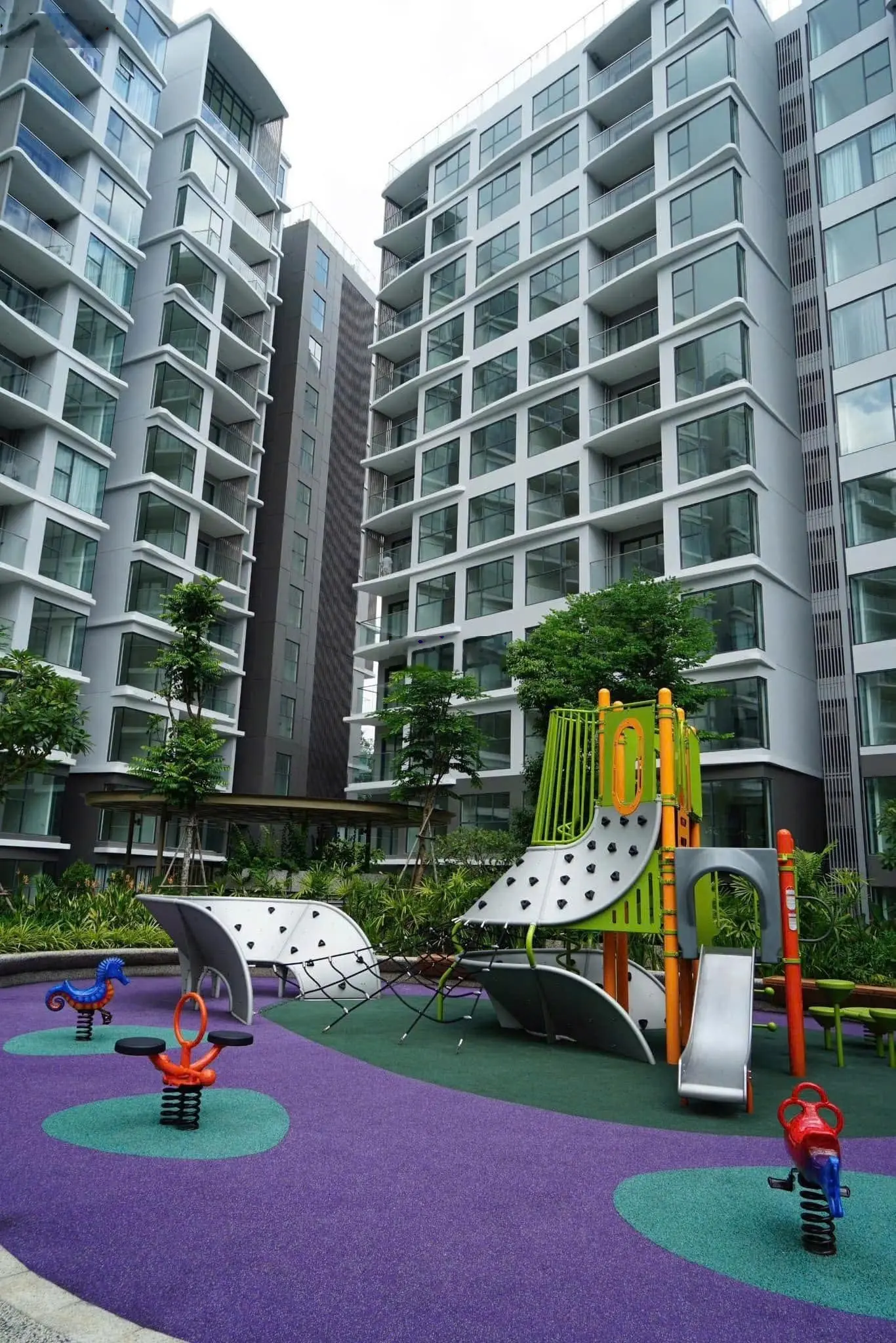 Bán căn hộ 3PN Celadon City sân bay 120m2 giá 7.3 tỷ .xe oto vài tận cửa Lh 0394 000 ***