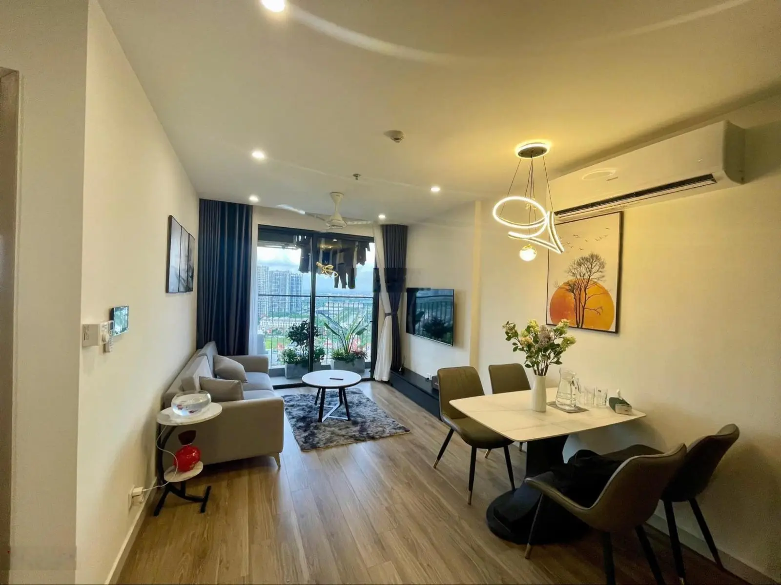 Chủ nhà cần tiền vào dự án mới cần bán căn hộ 1PN+1 47m2 chỉ với 2,2 tỷ tại Vinhomes OCP 1