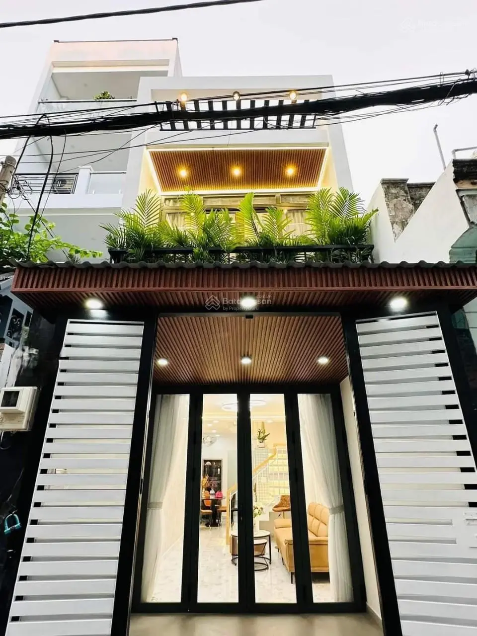 Kẹt tiền bán gấp nhà đường Đội Cung, Quận 11. Giá 2tỷ600. Hẻm xe hơi. Sổ hồng riêng. Sang tên ngay