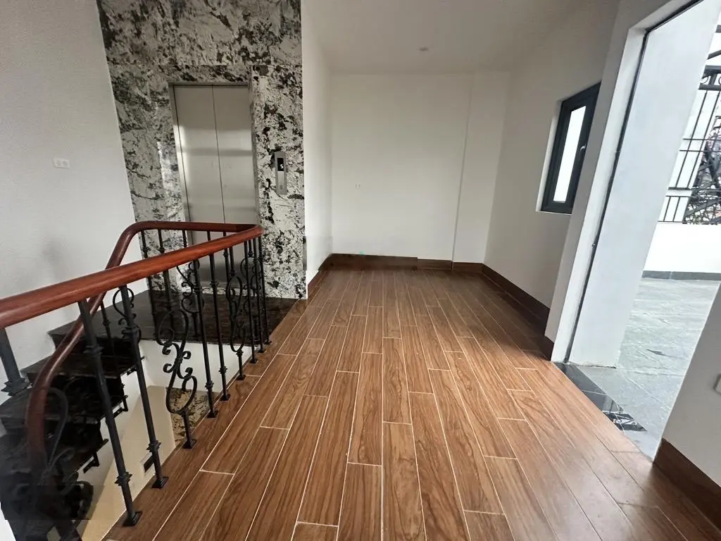 Hàng độc lô góc thang máy ngọc thuỵ long biên hà nội 45m2