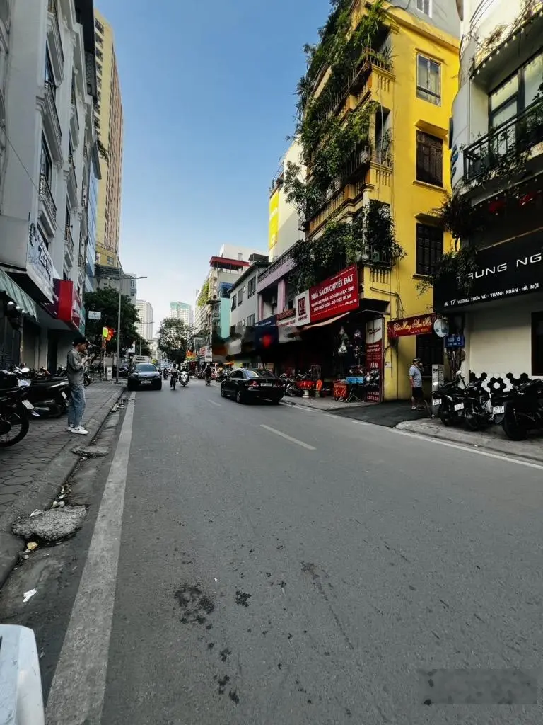 Mặt phố Vương Thừa Vũ. Kinh doanh tốt giá đầu tư