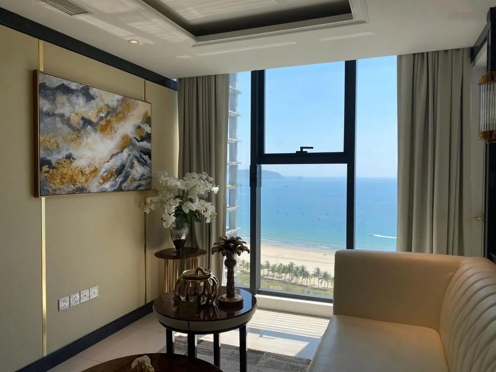 Bán căn hộ 2 phòng ngủ View biển Mỹ Khê giá chỉ từ 4,8 tỷ - Sổ đỏ lâu dài
