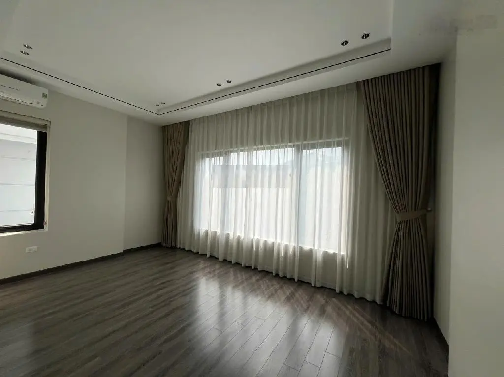 Siêu hiếm - vỉa hè rộng - kinh doanh tốt - 2 gara ô tô - 6 tầng có thang máy - nguyễn văn cừ