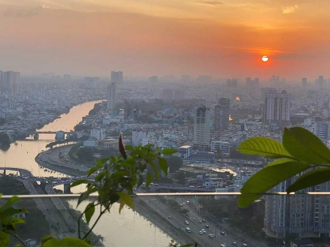 Chính Chủ bán căn hộ Gold View 2PN;2WC; View trọn Sông như hình; Full NT đẹp;Giá 4.9 tỷ; 0972 443 ***