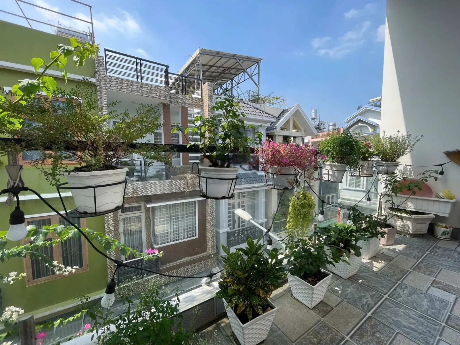 Bán nhà đường Quốc lộ 13, Phường Hiệp Bình Phước. Hẻm xe hơi, nhà 1 trệt 2 lầu có 4PN 4WC