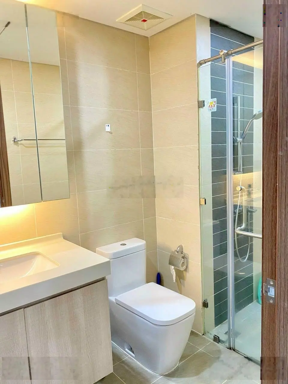 Chính chủ cần bán chung cư Xi Grand, DT 90m2, 3PN, giá 5.5 tỉ. Lh mình 0931 177 *** Yến