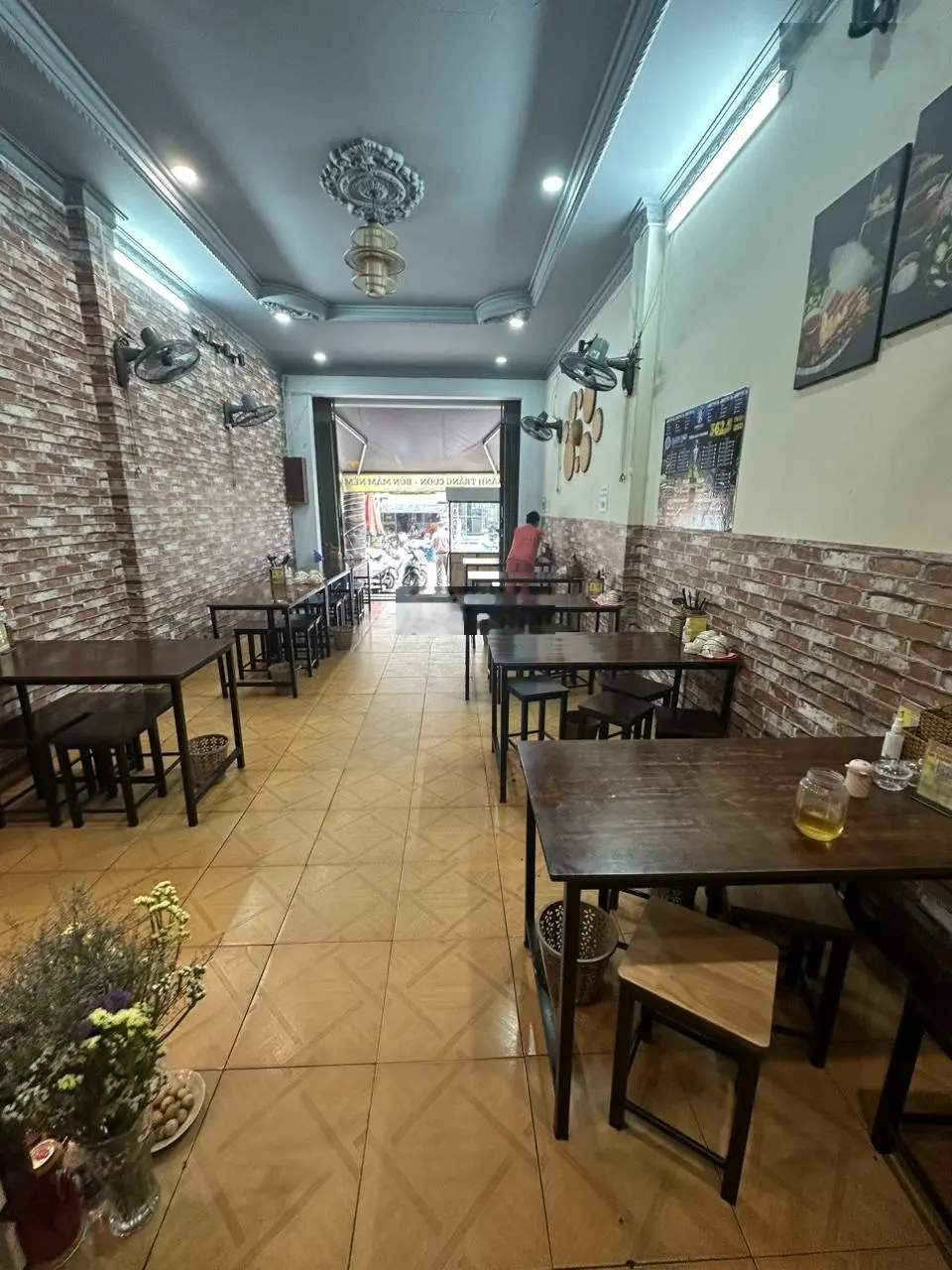 Bán nhà phố mặt tiền kinh doanh Nguyễn Gia Trí (D2), (4x20m) vuông vức, 4T 8PN. Cho thuê 39tr/tháng