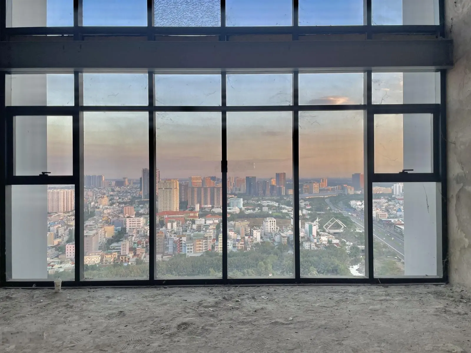 Bán duplex penhouse 235m2 thông tầng Eco Green. View pháo hoa. Giá 11.5 tỷ. 0889 476 ***