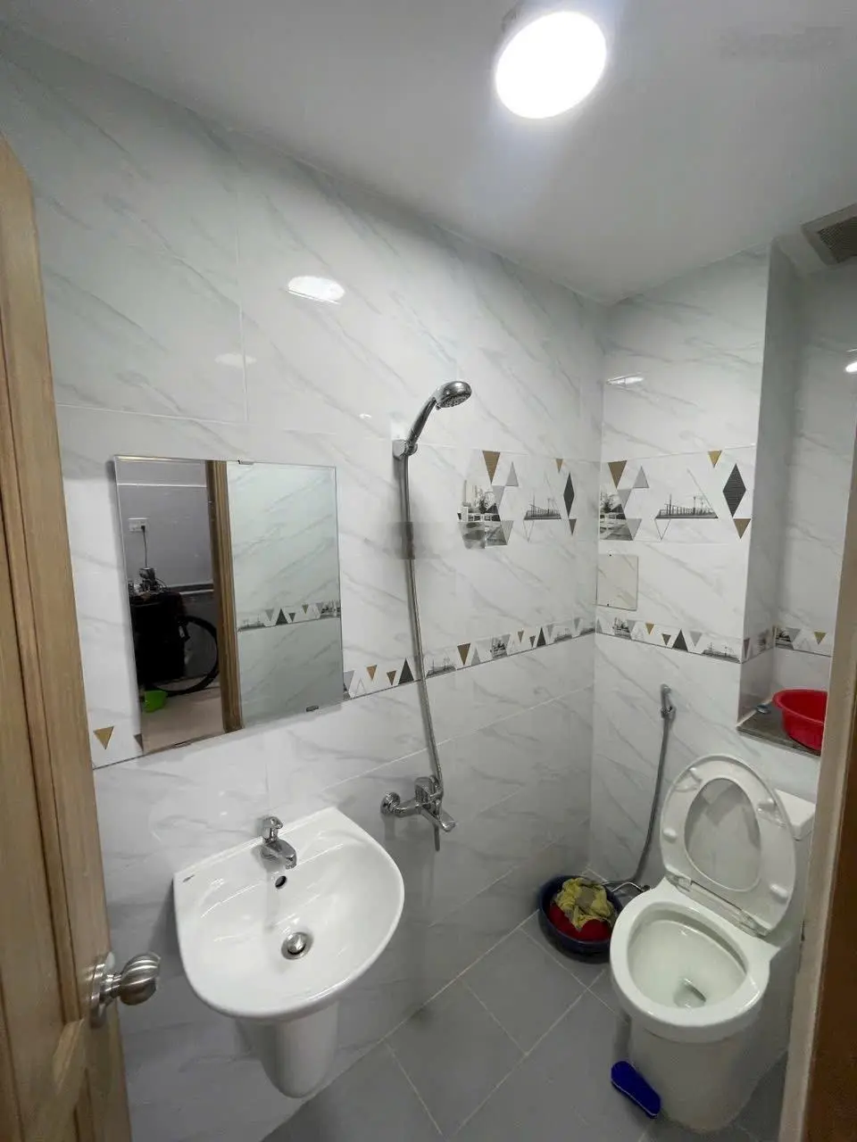 Nhà Trệt- 2 Lầu. Gần Làng ĐHQG Tp.HCM. DT: 73M2. Giá: 4.1 Tỷ Tl