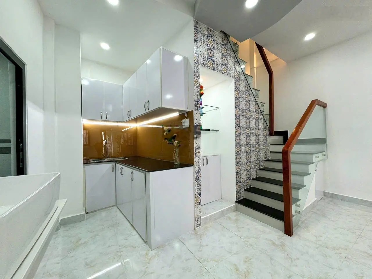 Gấp bán nhà nguyễn văn đậu bình thạnh , 30m2 , 2 tầng , ô tô đỗ cách 10m. giá 4,6 ty tl